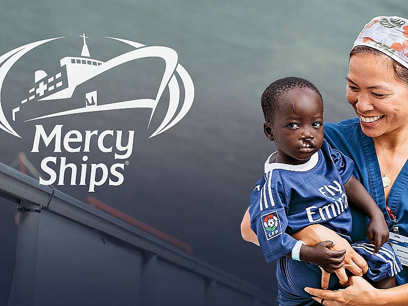 Mercy-Ships-met-geholpen-kind