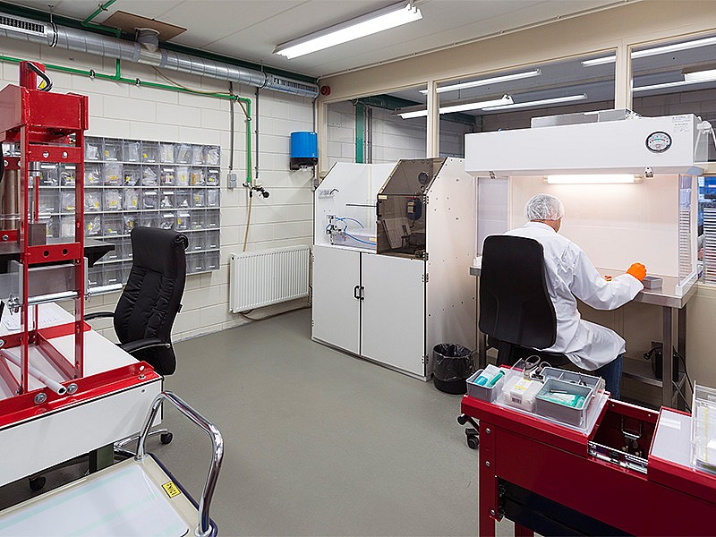 Schone ruimte cleanroom kunststofbewerking BKB Precision