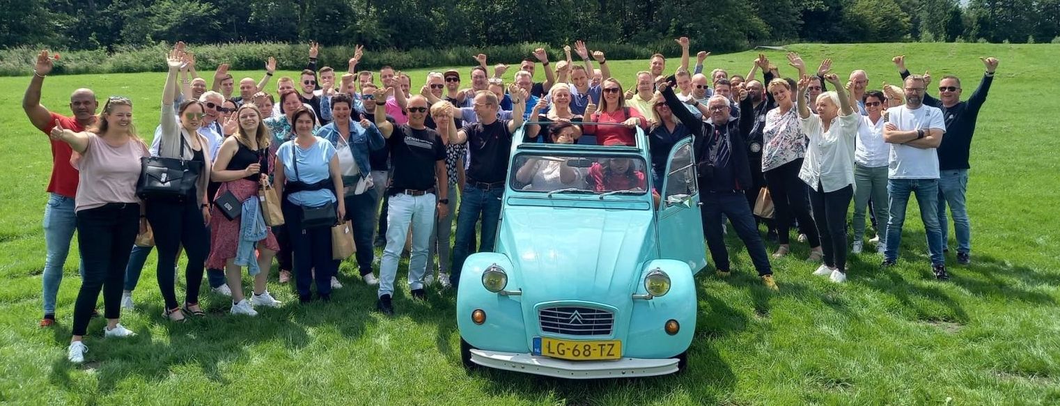 Groepsfoto Juni 2022 - 2CV Groepsfoto Juni 2022 - 2CV